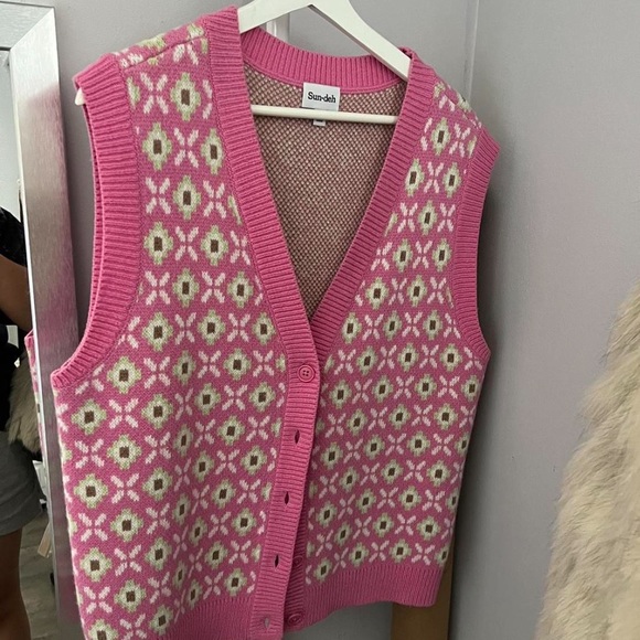 Aritzia Sunday Best Preston V-Neck Sweater Vest - Picture 3 of 3